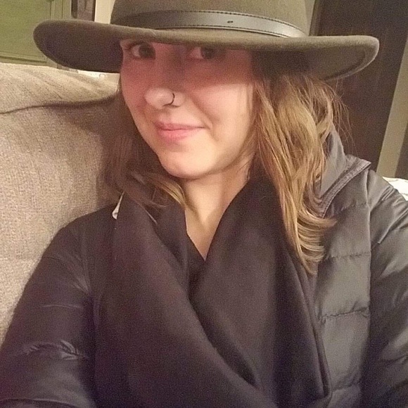 Meet your Posher, Bethany - Picture 4 of 7